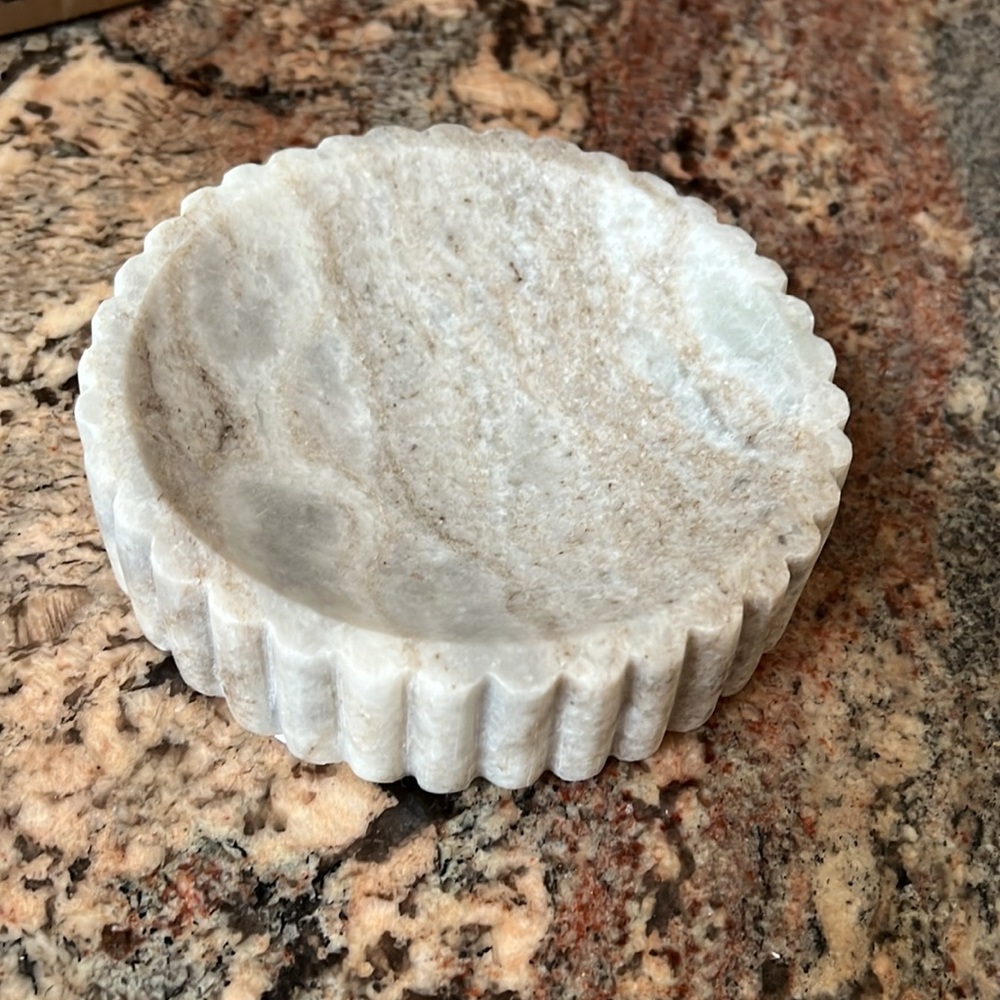 Toronto Marble Dish Threshold with Studio McGee